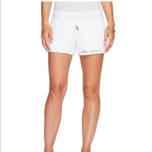 🆕 Lilly Pulitzer 4” Claudette Short